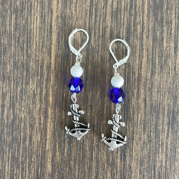 HAND CRAFTED NAUTICAL EARRINGS Anchors Blue Cut Glass White Quartz - Picture 1 of 12
